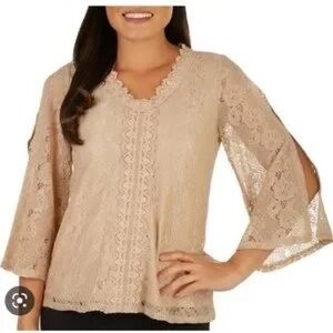 #81- Beautiful Cable & Gauge Lace Top Size M